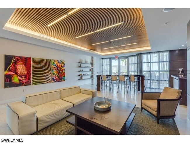 Building Photo - 3000 Oasis Grand Blvd