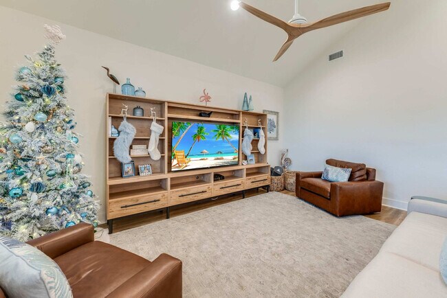 Building Photo - 119 6th St