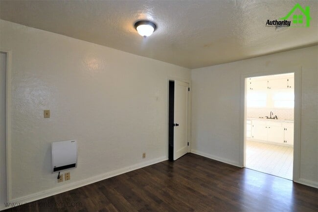 Building Photo - 1141 Magnolia Ave