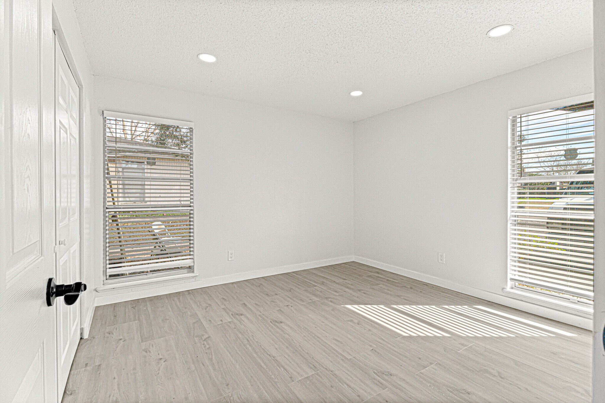 Building Photo - 5395 SE 30th Pl