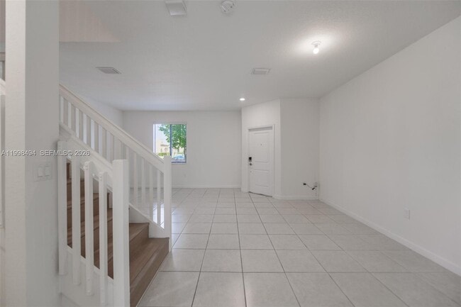 Building Photo - 640 NE 207th St