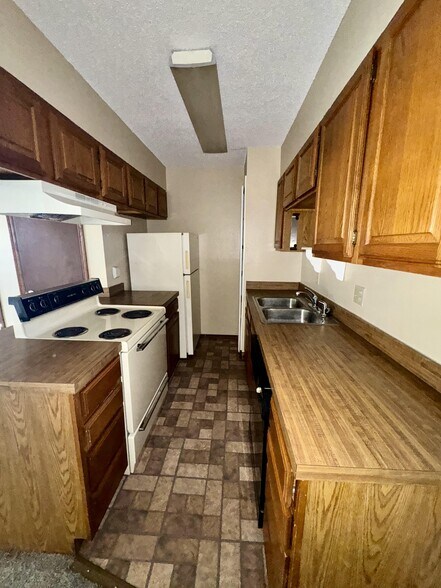 Primary Photo - 1211 Parkwood Ct