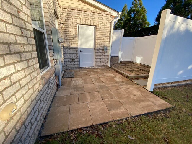 Building Photo - 113 Grande Sky Ct
