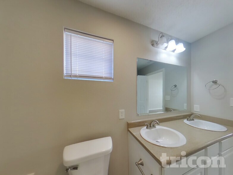 Building Photo - 5477 Wood Hollow Dr