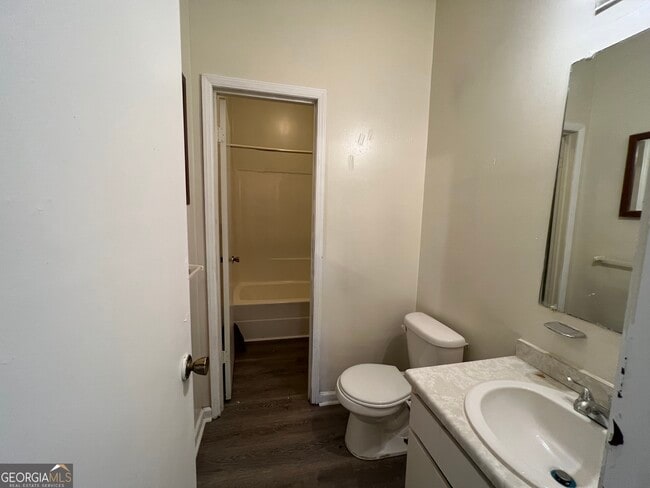 Building Photo - 7560 Taylor Rd