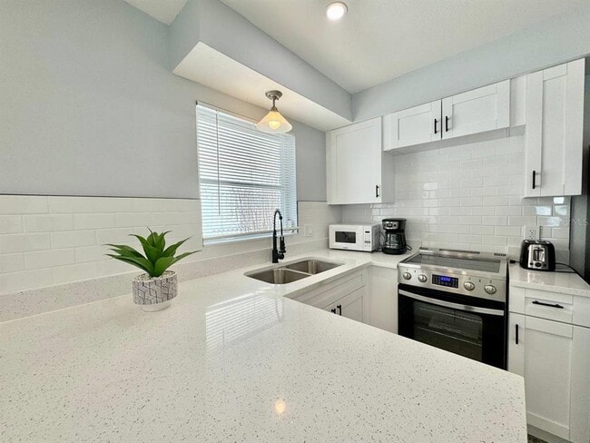 Building Photo - 13337 1st St E