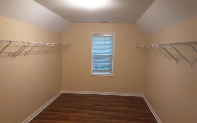 Building Photo - 2532 Lois Ct