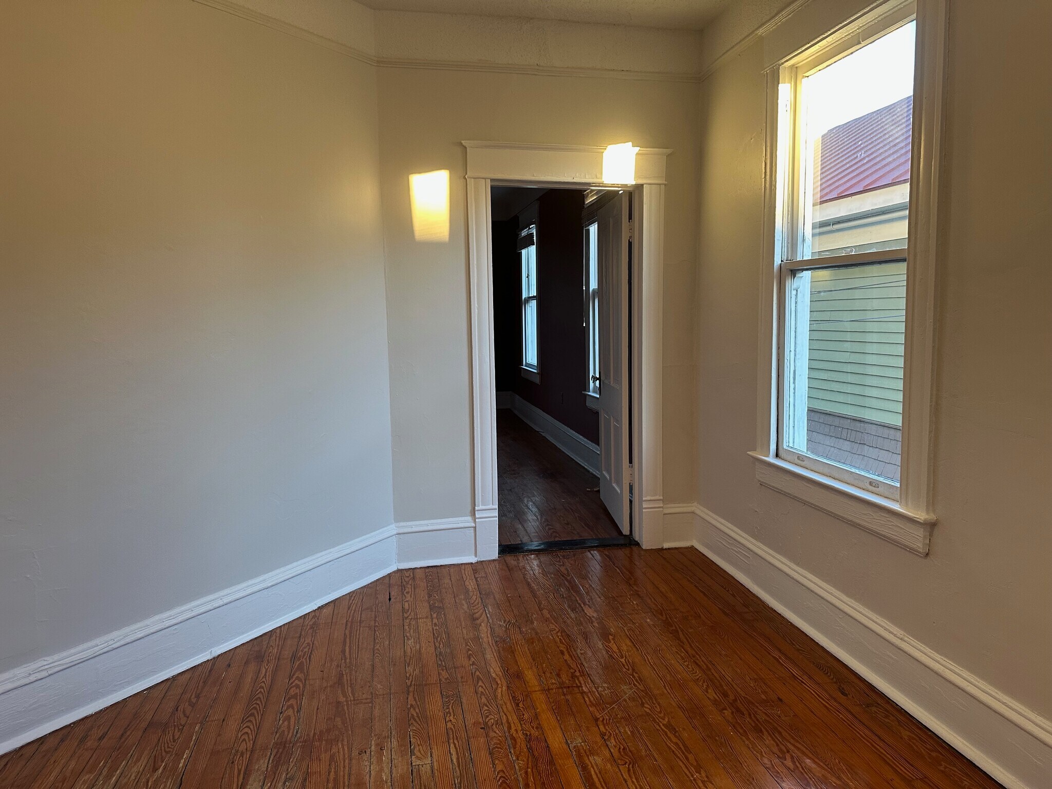 Middle bedroom - 114 S 5th Ave