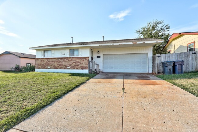Building Photo - 1528 SE 49th Terrace