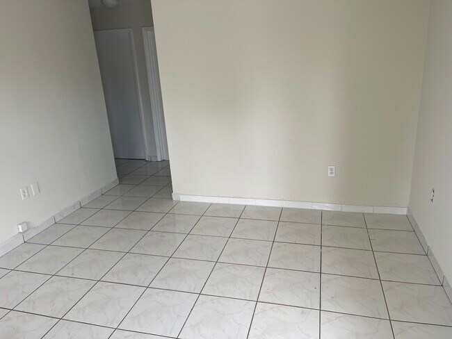 Family room - 3500 SW 24th St