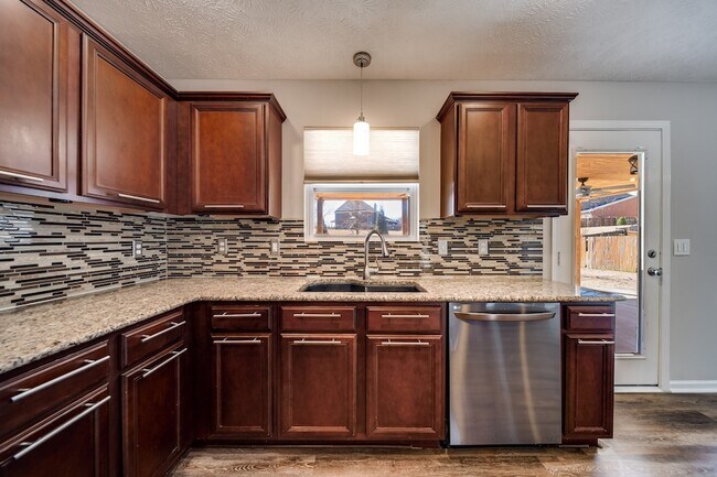 Building Photo - 1005 Gannett Rd