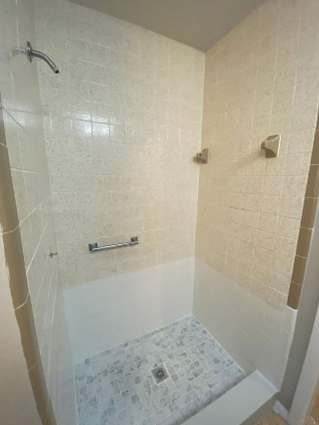 Building Photo - 3 Bedroom 2 Bath home in New Smyrna Beach for RENT!