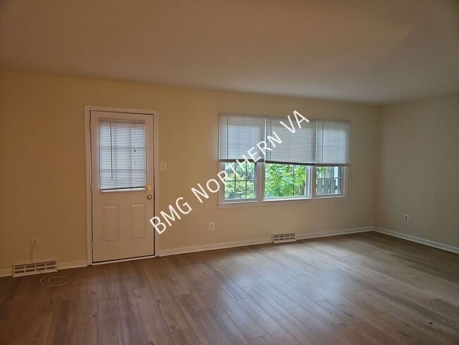 Building Photo - 9103 Vosger Ct