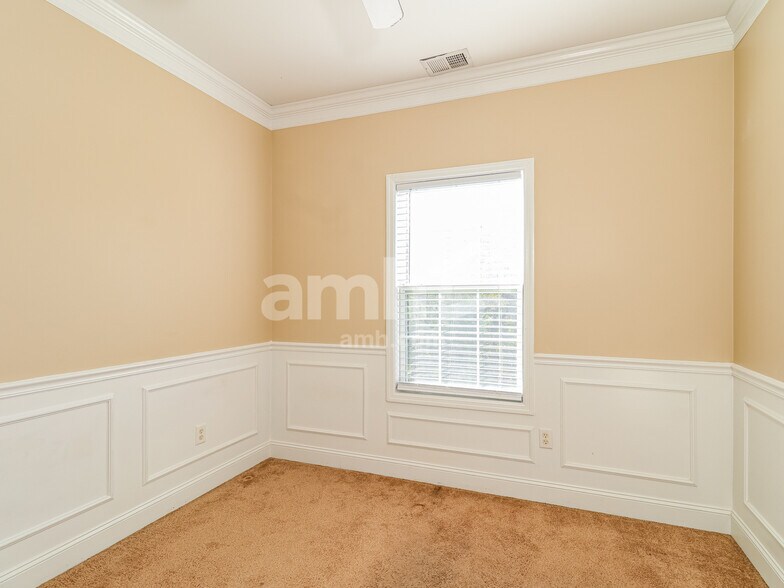 Building Photo - 12 Peregrine Dr