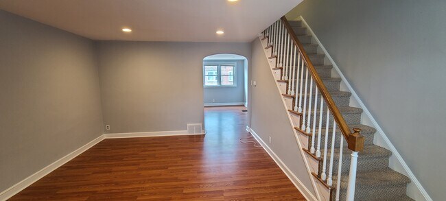 Building Photo - 7026 Lynford St