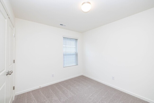 Building Photo - 436 Kinnerton Pl