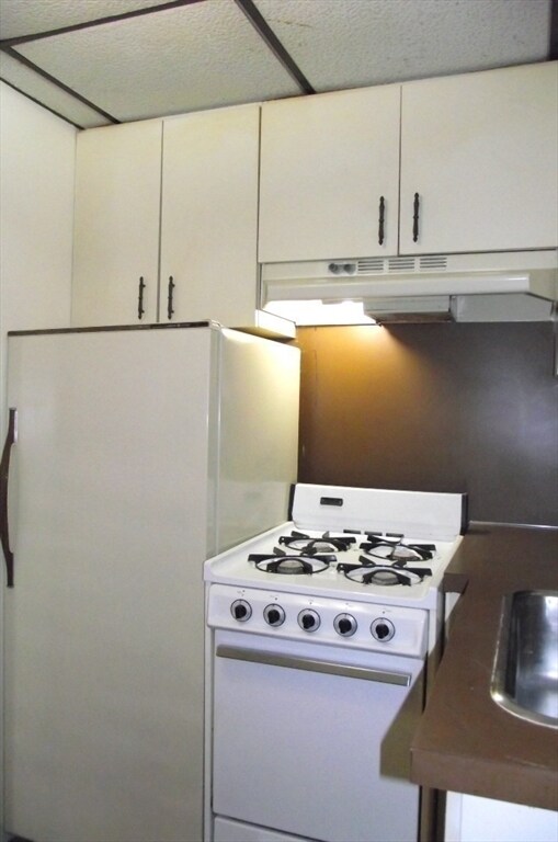 Building Photo - 924 Beacon St