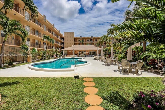 Building Photo - 2145 Pierce St