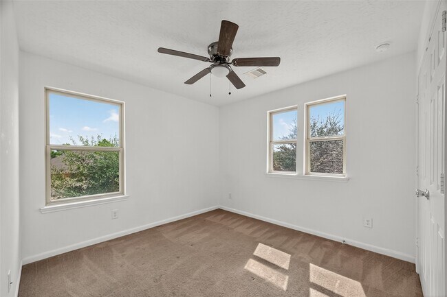 Building Photo - 13019 Foxwood Creek Ln