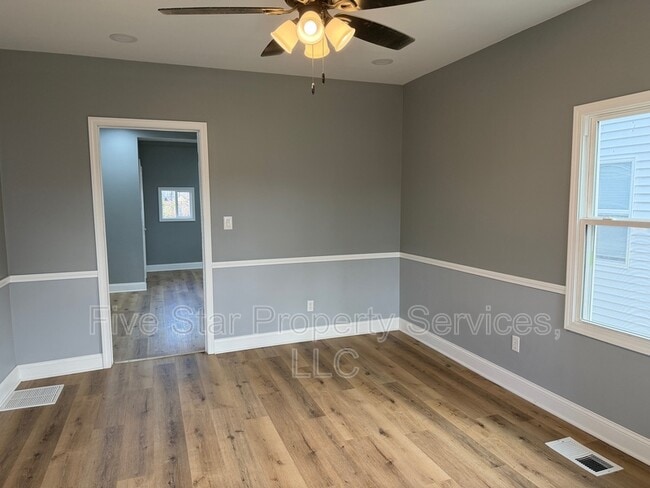 Building Photo - 1513 E Edwards St