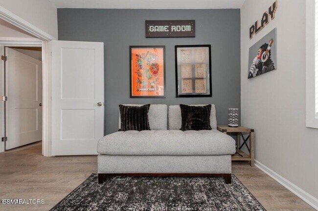 Building Photo - Modern Comfort