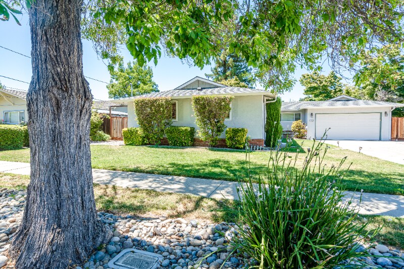 Building Photo - 3985 Royal Arch Dr