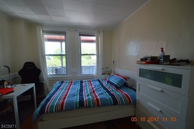 Building Photo - 83 Summit Ave