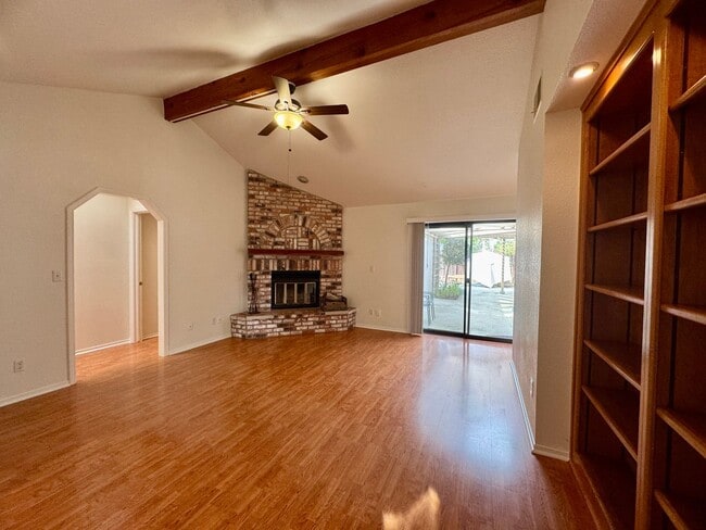 Building Photo - Adorable Home Available Now in Davis!