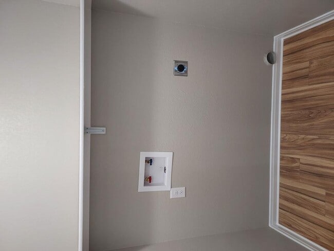 Building Photo - 103 Meyers Ter Cir