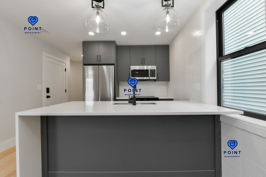 Building Photo - 516 Sumner St