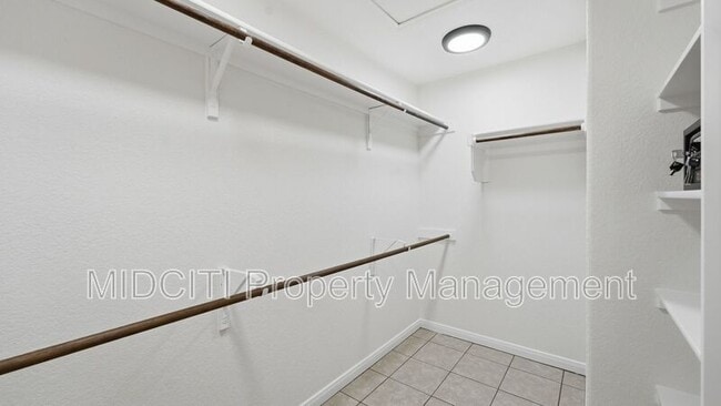 Building Photo - 1361 Bob White Dr