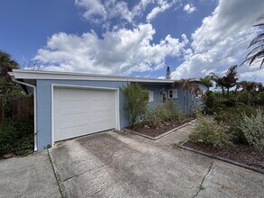 Building Photo - Charming Old Florida-Style Pool Home for Rent!