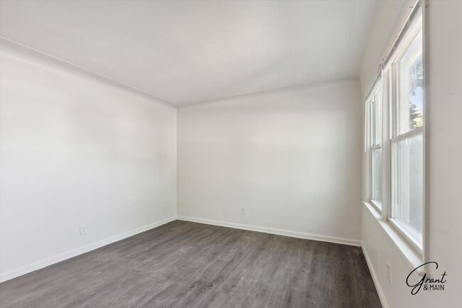 Building Photo - $1200 3 bedroom bungalow