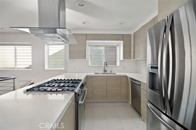 Building Photo - 614 Acacia Ave