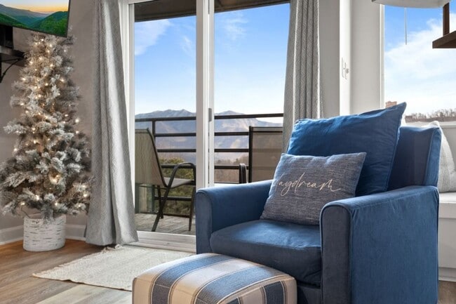 Building Photo - Modern Fully Furnished Home with Stunning ...