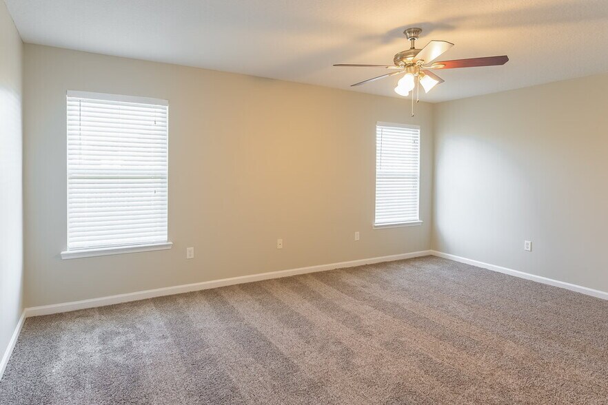 Building Photo - 9373 Prosperity Lake Dr