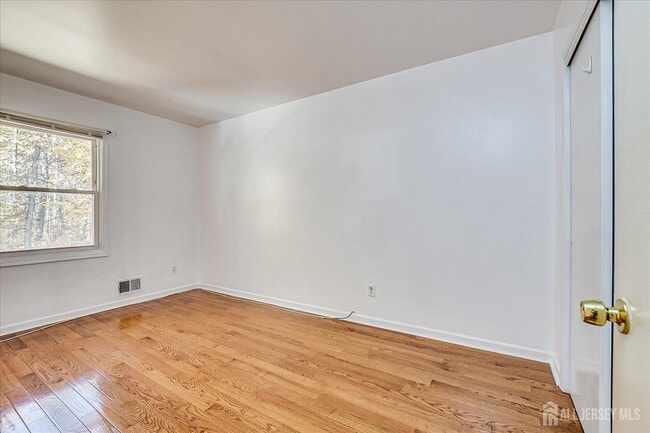 Building Photo - 536 Elsie Ave