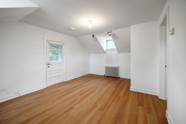 Building Photo - Quaint 1 Bedroom/1 Bathroom Cottage Style Apartment in Richmond ***Available NOW***