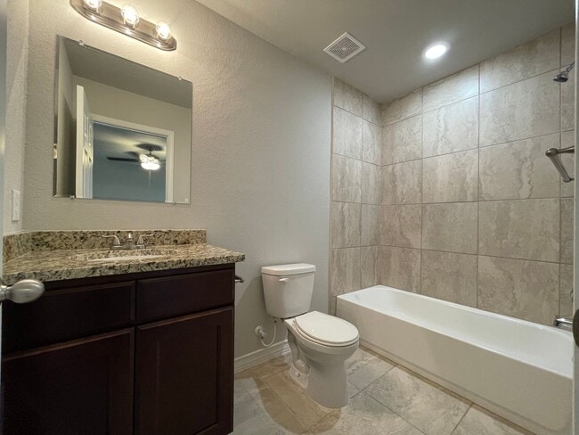 Building Photo - Town home for rent