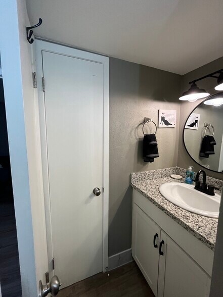 Building Photo - 3131 Cummins St