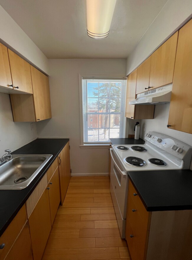 Building Photo - 2008 Fort Davis St SE