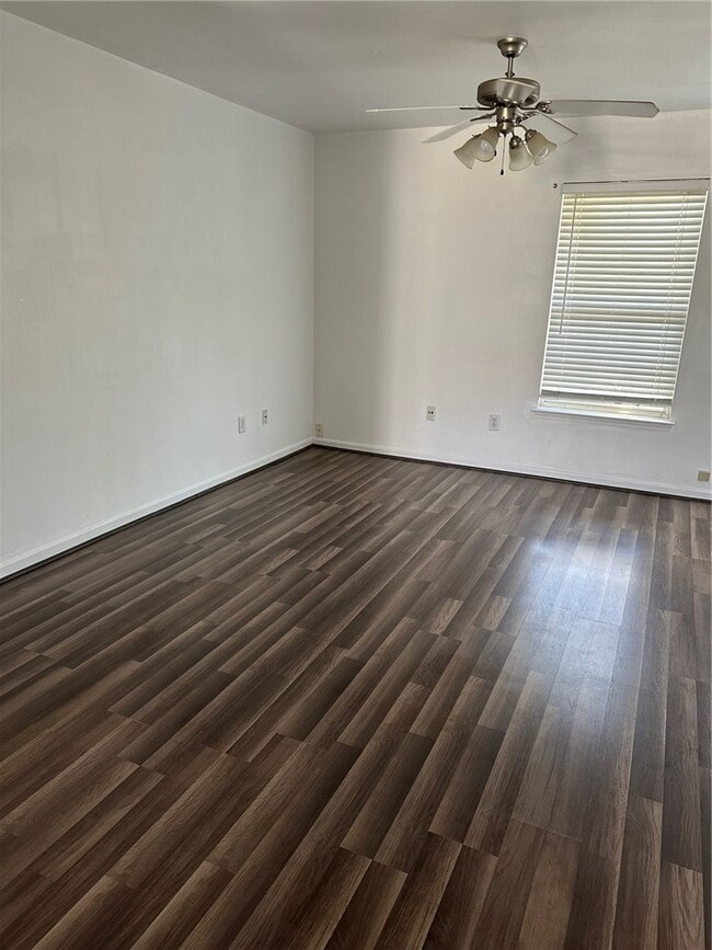 Building Photo - 707 Bellview Way