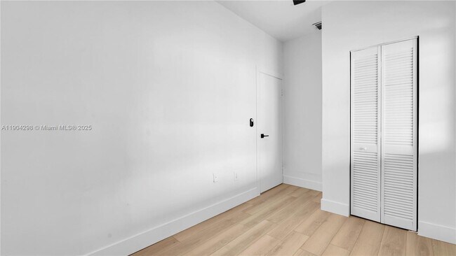 Building Photo - 2271 SW 25th St