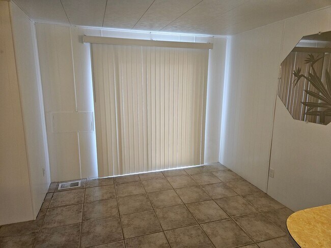 Building Photo - 2 Bedroom Mobile Close to the River
