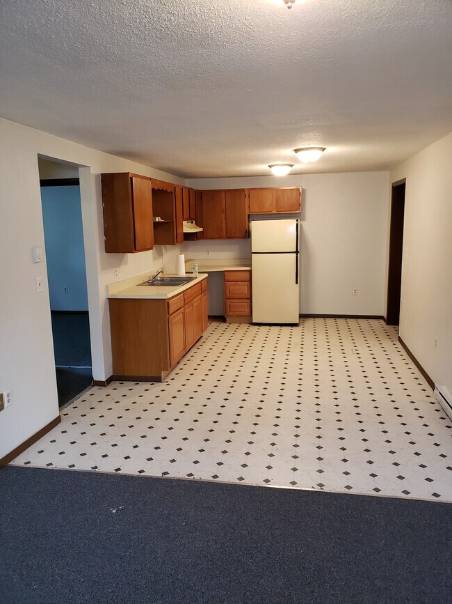 Primary Photo - 113 E Franklin St