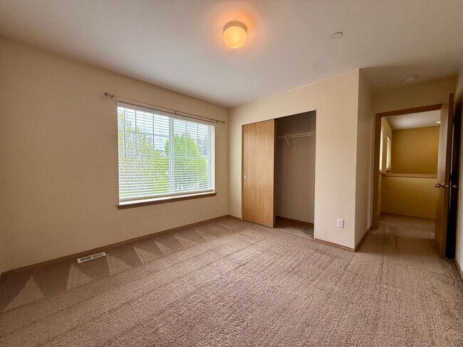 Building Photo - 3 Bed DuPont Home for Rent
