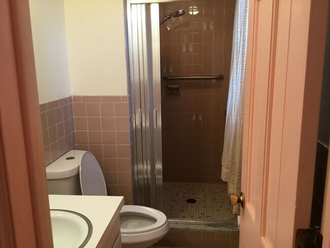 Building Photo - ENJOY THE COMFORTS OF ONE-FLOOR LIVING!