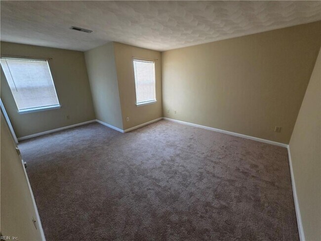 Building Photo - 1460 Berkshire Dr
