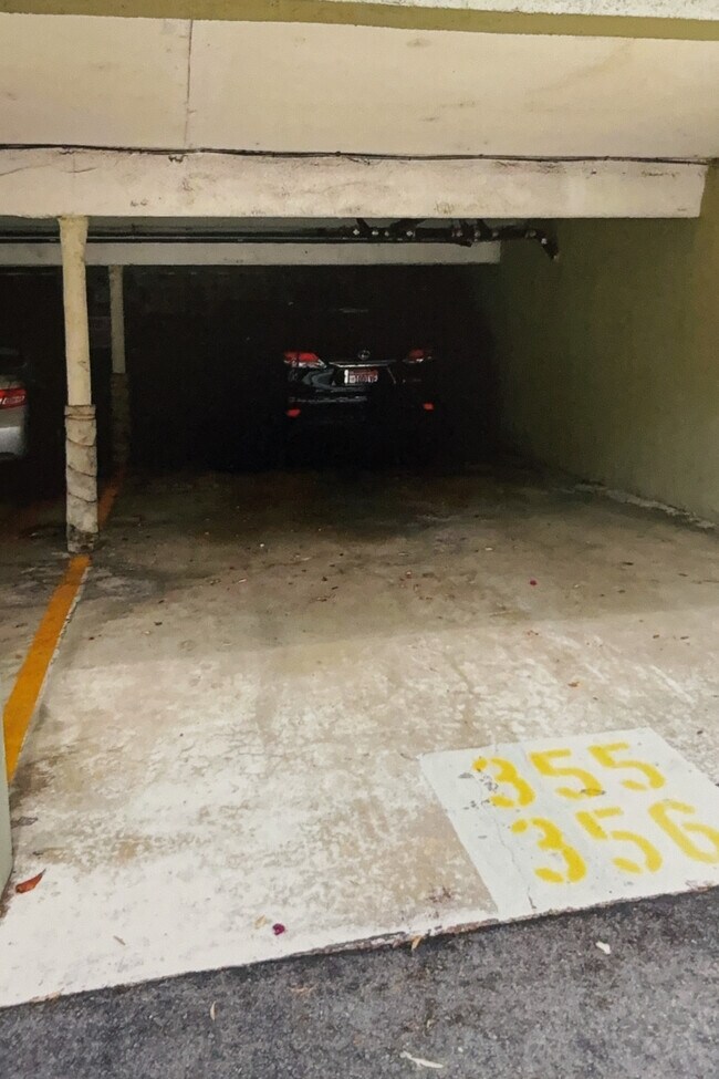 Covered parking - 5001 Stoney Creek Rd