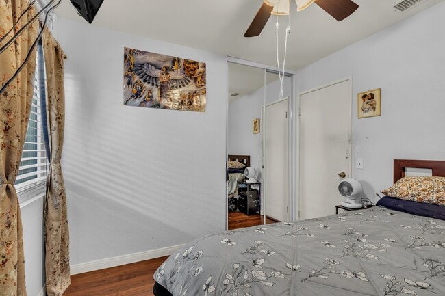 Building Photo - 11322 Oakwood Dr